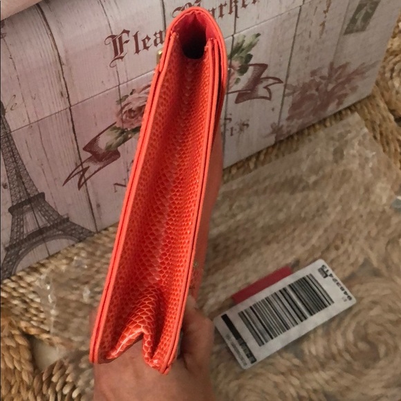 Authentic Aldo envelop clutch - Picture 4 of 8